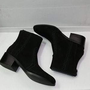 NEW! Black booties